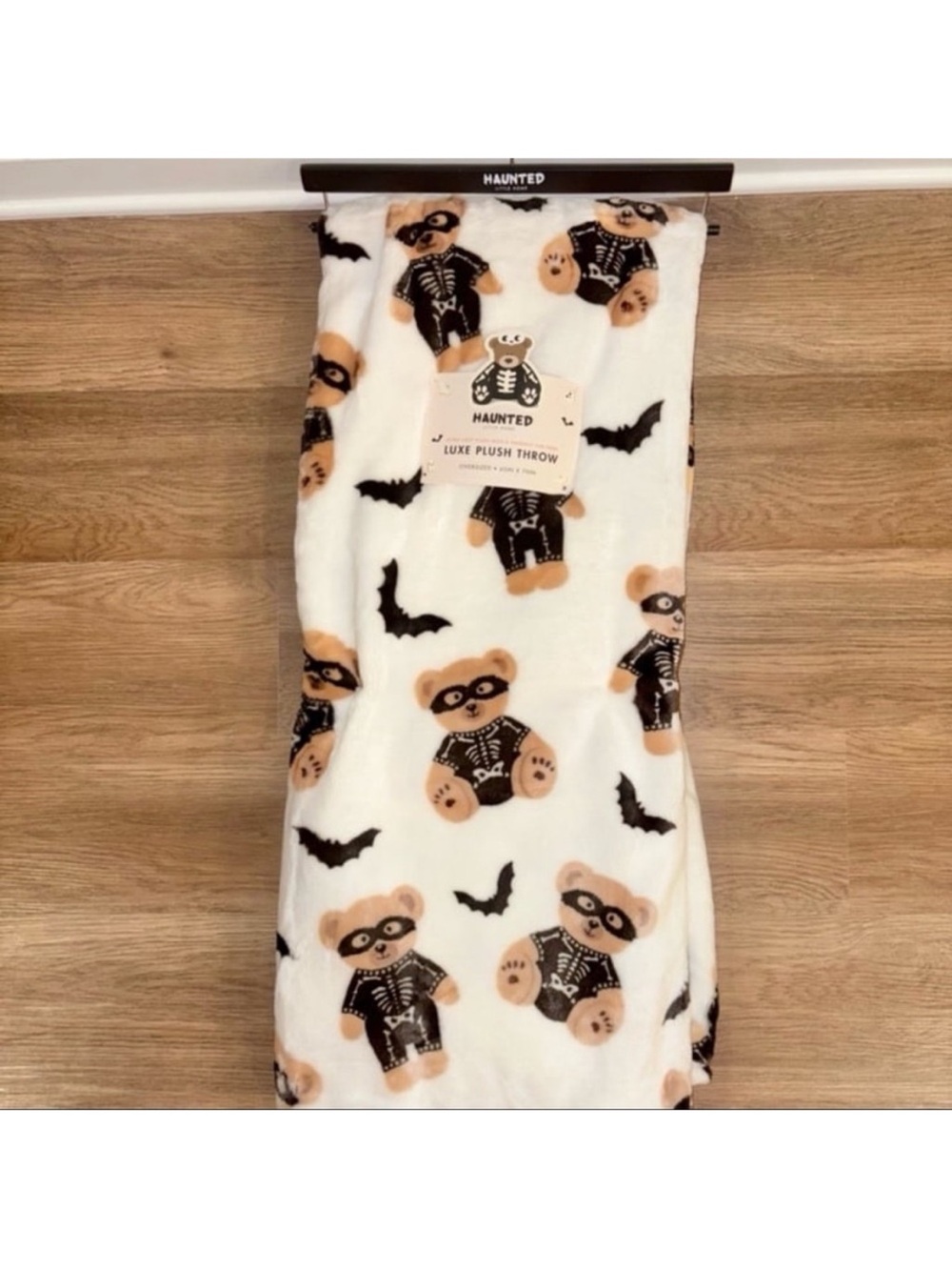 NWT  2026 VIRAL Halloween creepy teddy bear oversized plush throw blanket
$38 
P